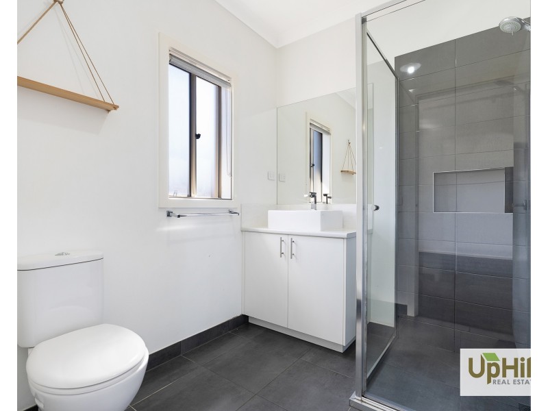 2 Galleon Street, Clyde North VIC 3978