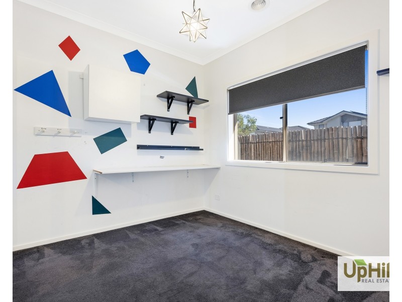 2 Galleon Street, Clyde North VIC 3978