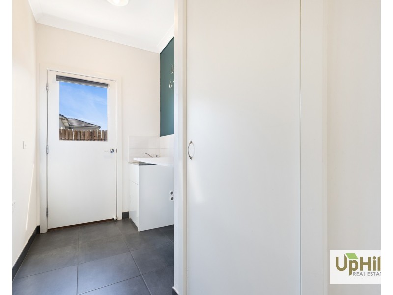 2 Galleon Street, Clyde North VIC 3978