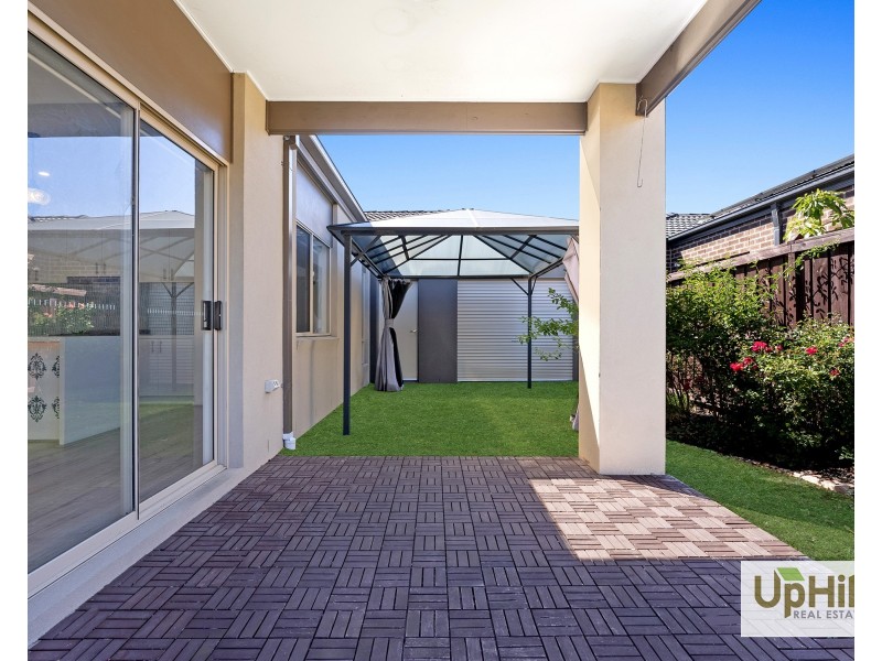 2 Galleon Street, Clyde North VIC 3978