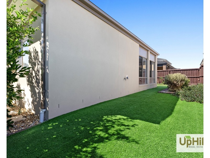 2 Galleon Street, Clyde North VIC 3978