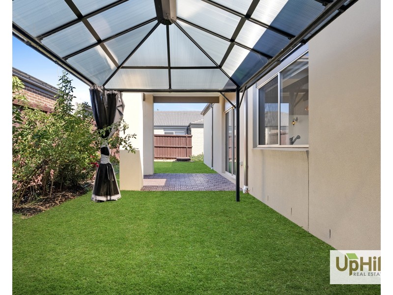 2 Galleon Street, Clyde North VIC 3978