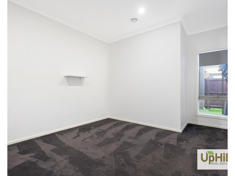 2 Galleon Street, Clyde North VIC 3978