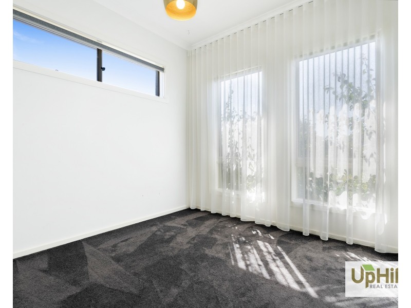 2 Galleon Street, Clyde North VIC 3978