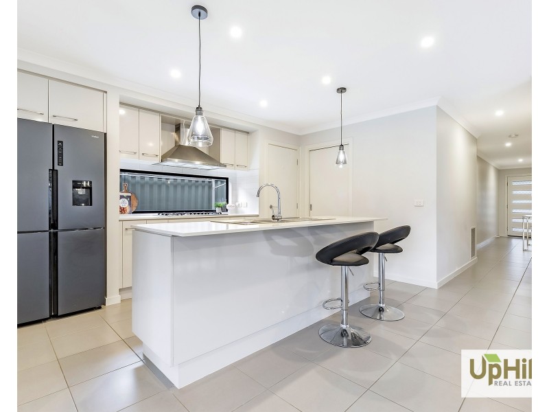 144 Lineham Drive, Cranbourne East VIC 3977