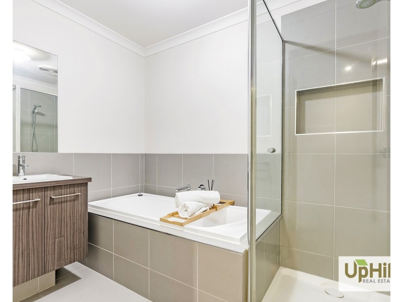 144 Lineham Drive, Cranbourne East VIC 3977