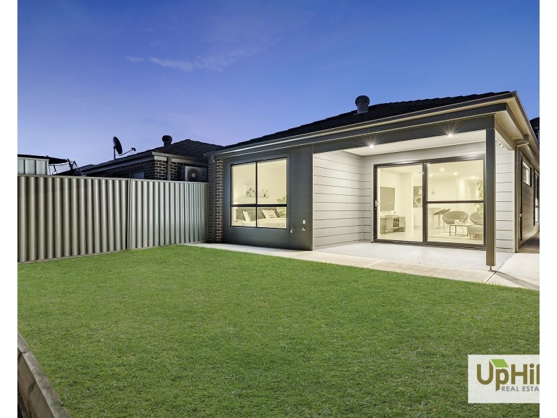 144 Lineham Drive, Cranbourne East VIC 3977