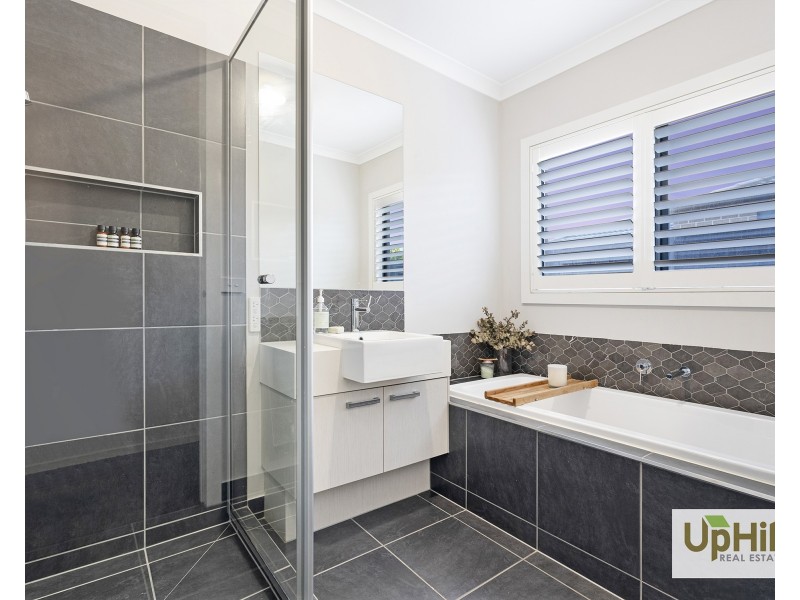 3 Lothbury Drive, Clyde North VIC 3978