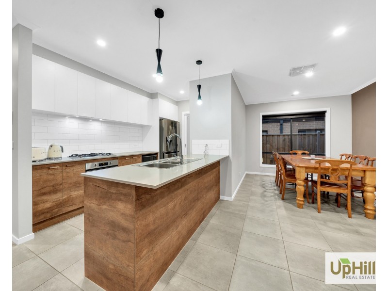 61 Stature Avenue, Clyde North VIC 3978