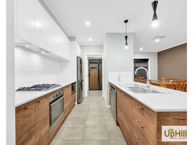 61 Stature Avenue, Clyde North VIC 3978