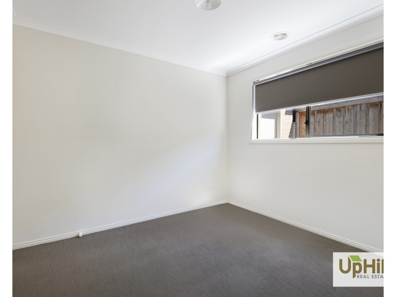 33 Belmont Crescent, Pakenham VIC 3810