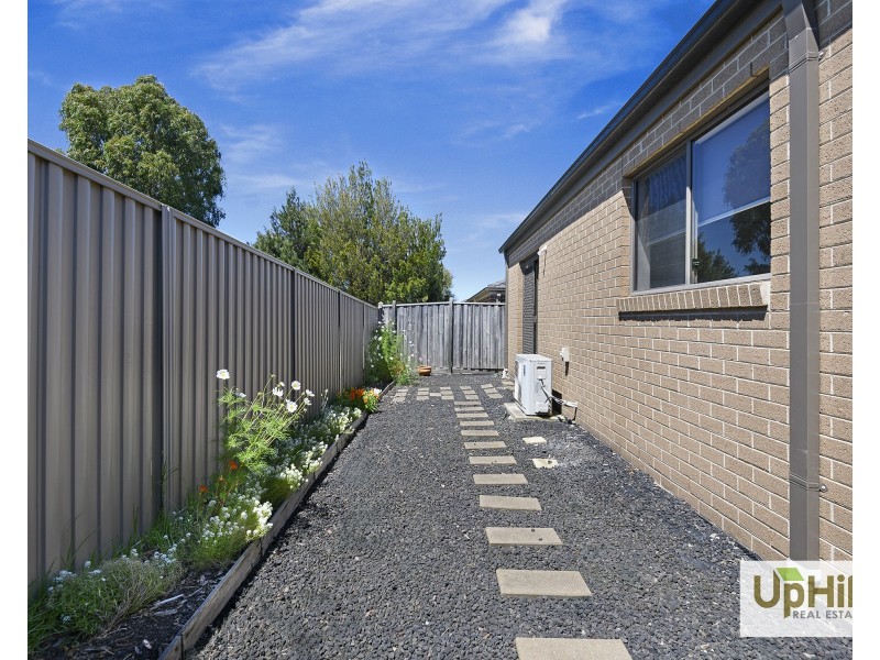 33 Belmont Crescent, Pakenham VIC 3810