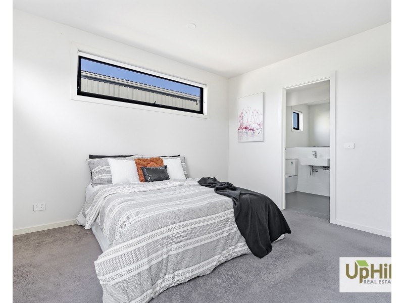 29 Villager St, Cranbourne East VIC 3977