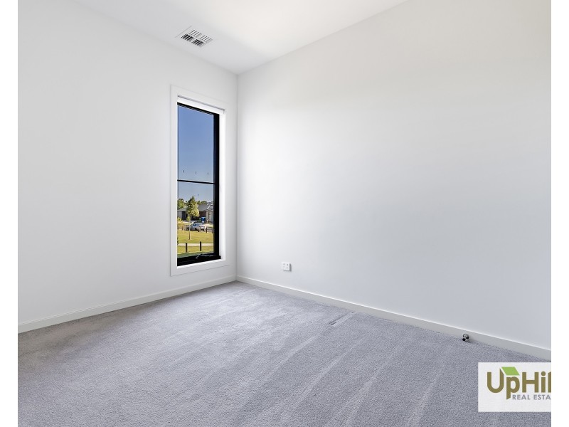 29 Villager St, Cranbourne East VIC 3977