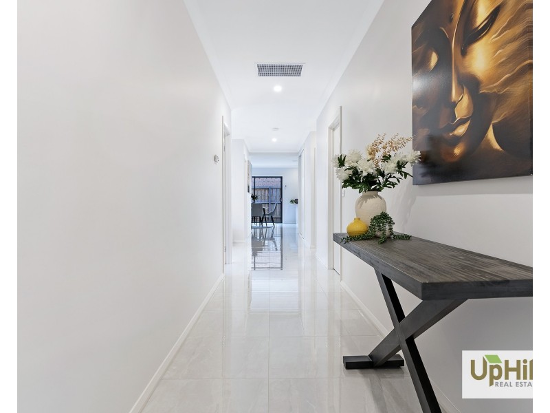 8 Respect Avenue, Clyde North VIC 3978