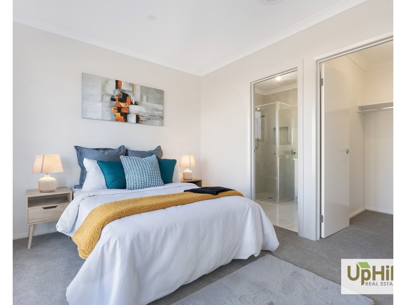 8 Respect Avenue, Clyde North VIC 3978