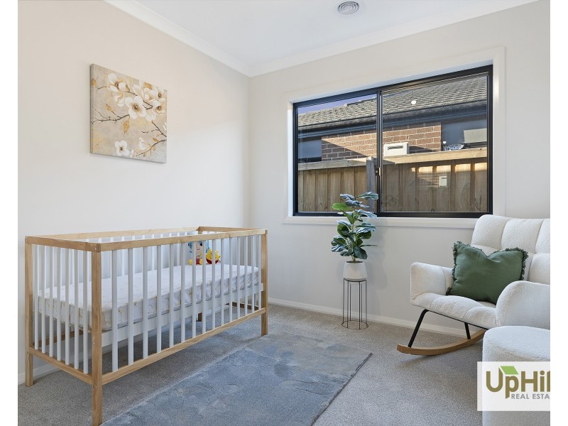 8 Respect Avenue, Clyde North VIC 3978