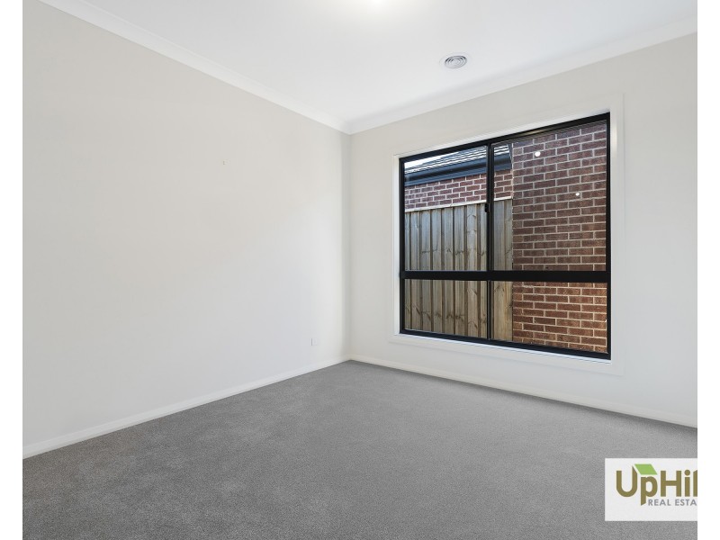 8 Respect Avenue, Clyde North VIC 3978