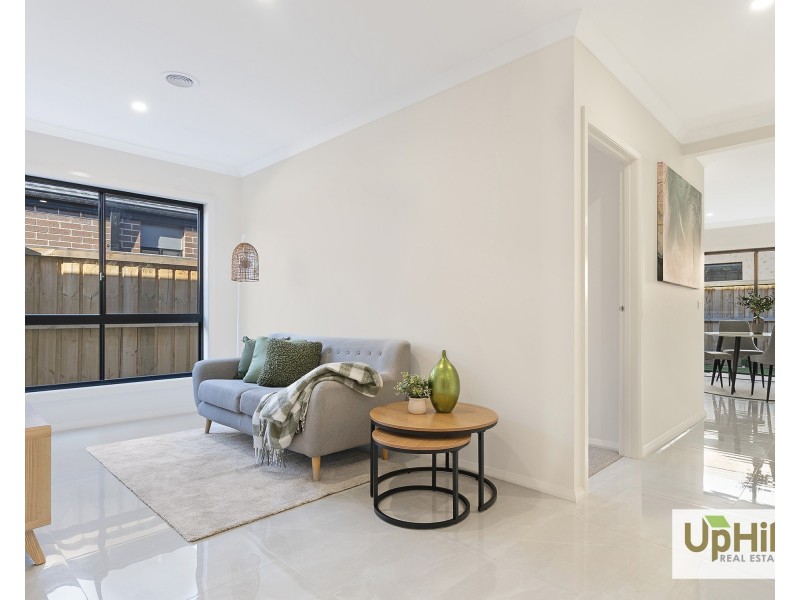 8 Respect Avenue, Clyde North VIC 3978