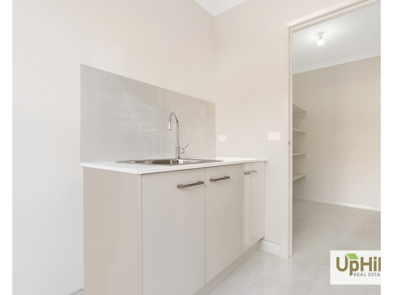 8 Respect Avenue, Clyde North VIC 3978