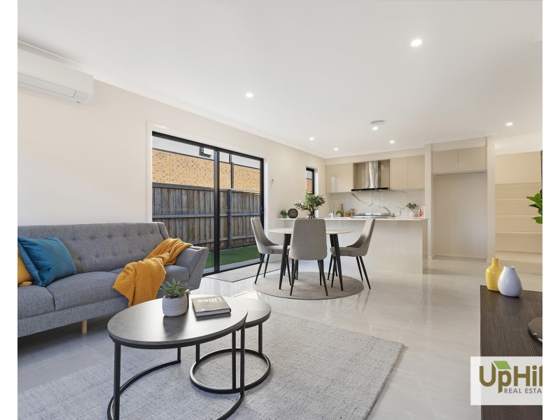 8 Respect Avenue, Clyde North VIC 3978