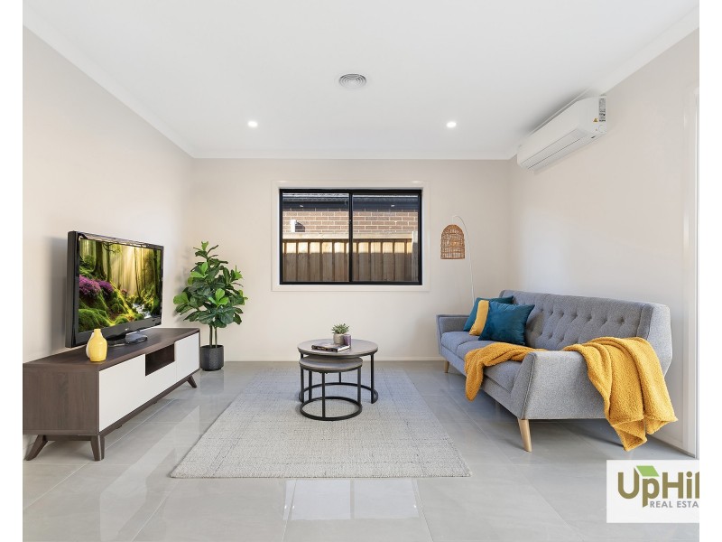 8 Respect Avenue, Clyde North VIC 3978