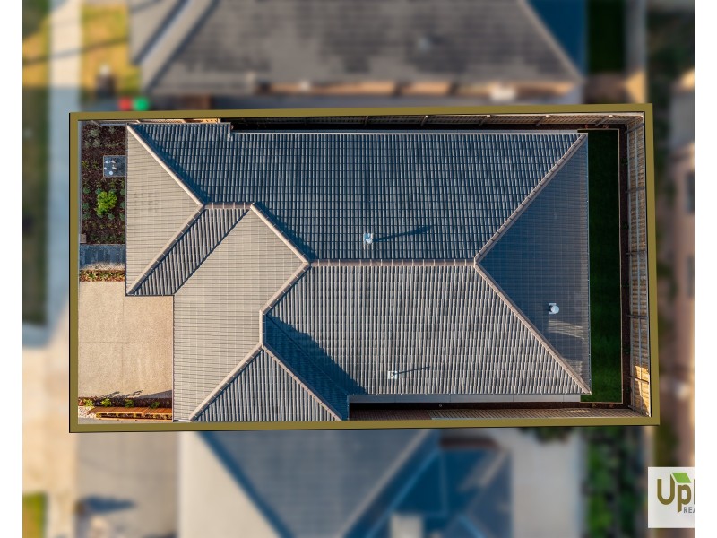 8 Respect Avenue, Clyde North VIC 3978