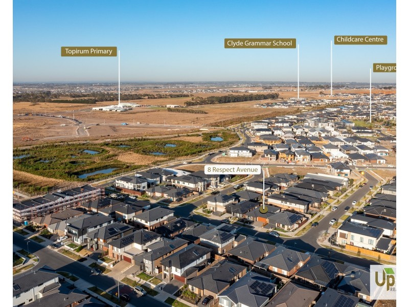 8 Respect Avenue, Clyde North VIC 3978