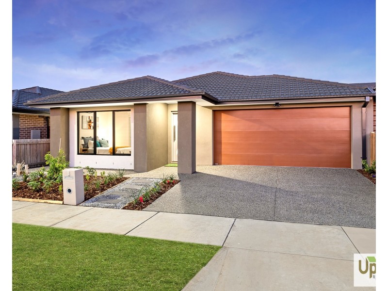 8 Respect Avenue, Clyde North VIC 3978