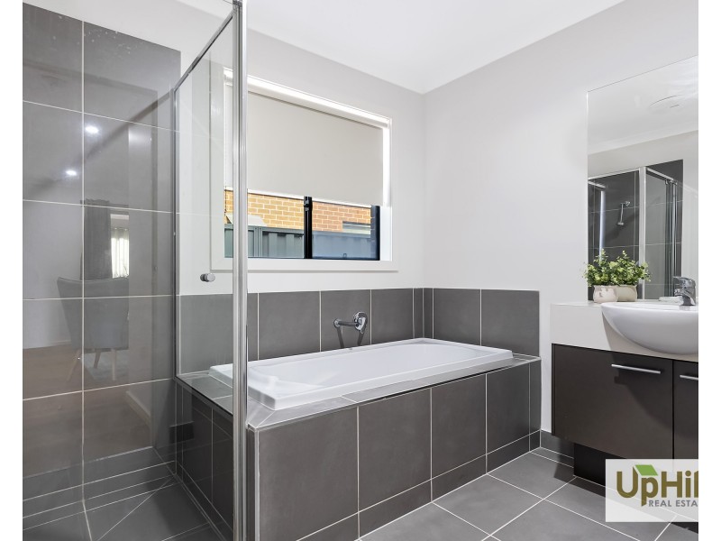 20 Yellow Robin Circuit, Cranbourne East VIC 3977