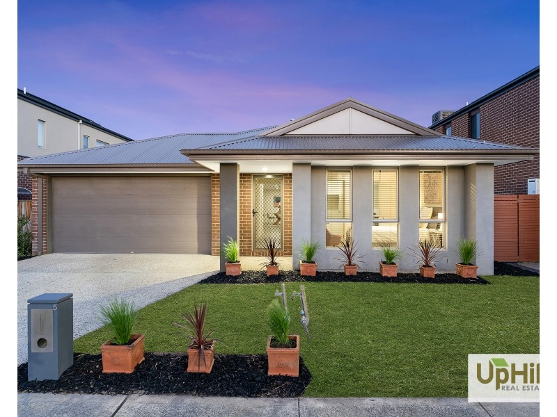 5 Pebblestone Circuit, Clyde North VIC 3978
