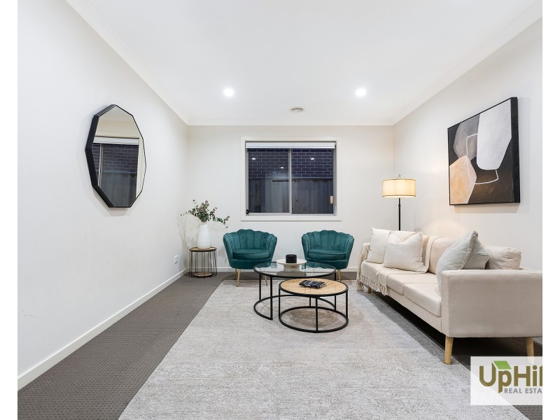 5 Pebblestone Circuit, Clyde North VIC 3978