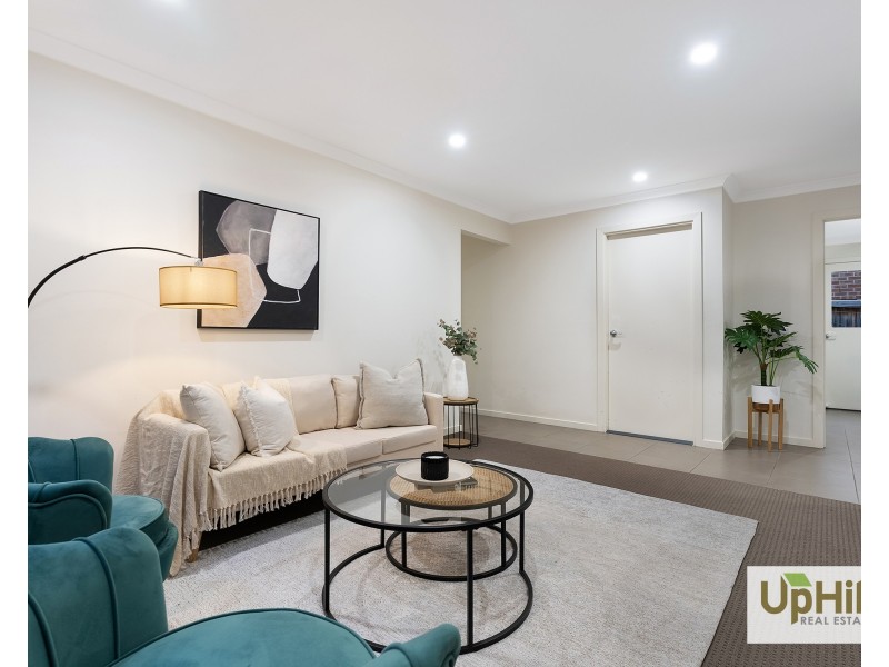 5 Pebblestone Circuit, Clyde North VIC 3978