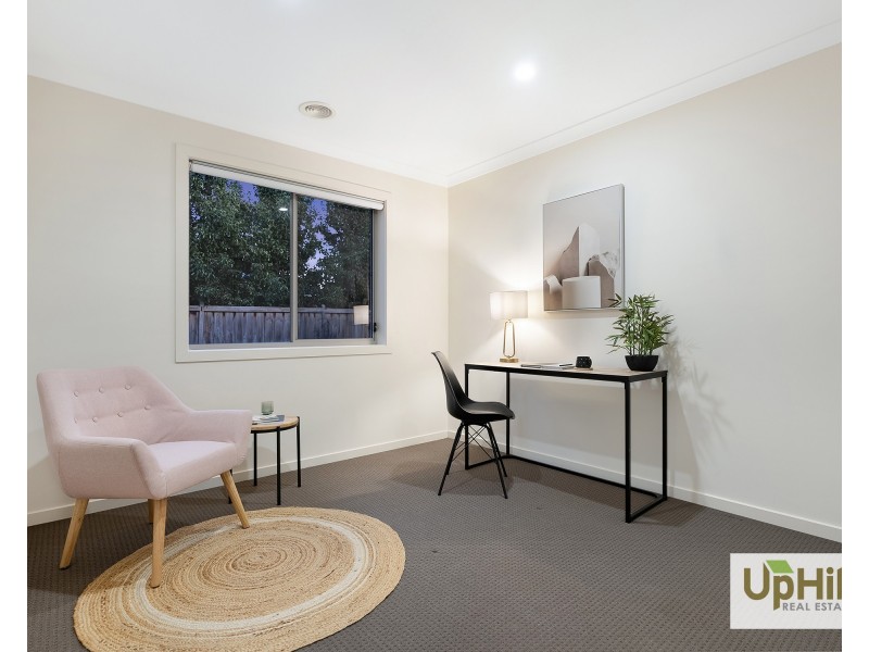 5 Pebblestone Circuit, Clyde North VIC 3978