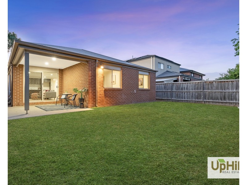 5 Pebblestone Circuit, Clyde North VIC 3978