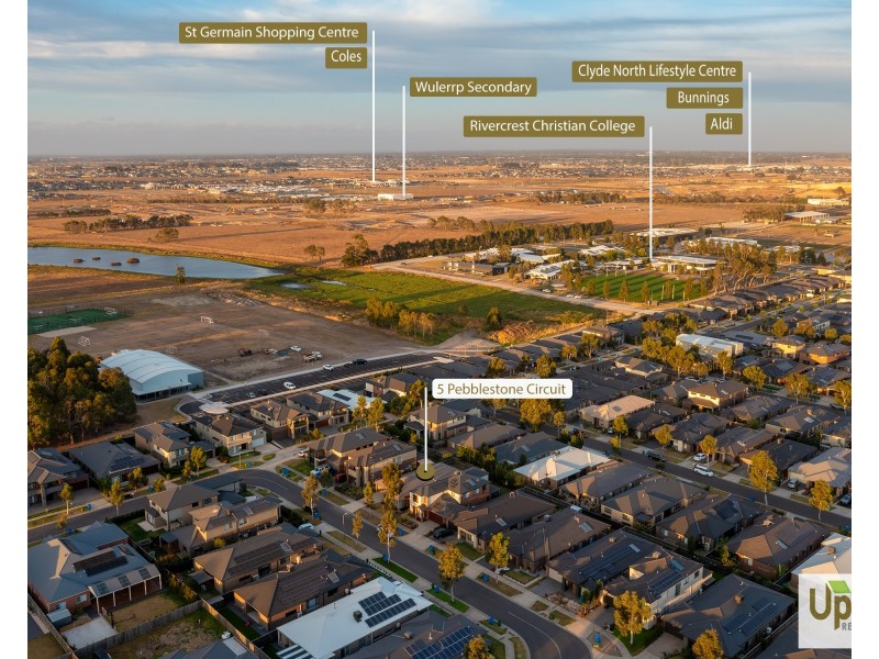 5 Pebblestone Circuit, Clyde North VIC 3978