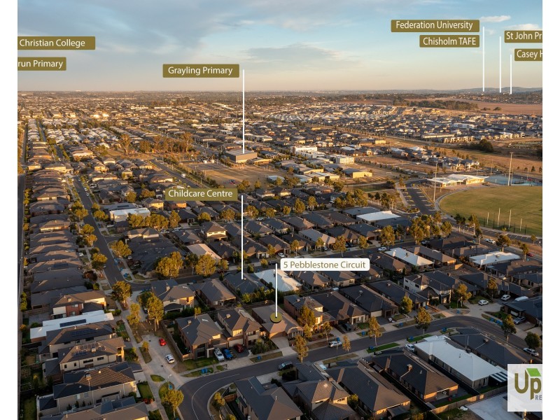 5 Pebblestone Circuit, Clyde North VIC 3978