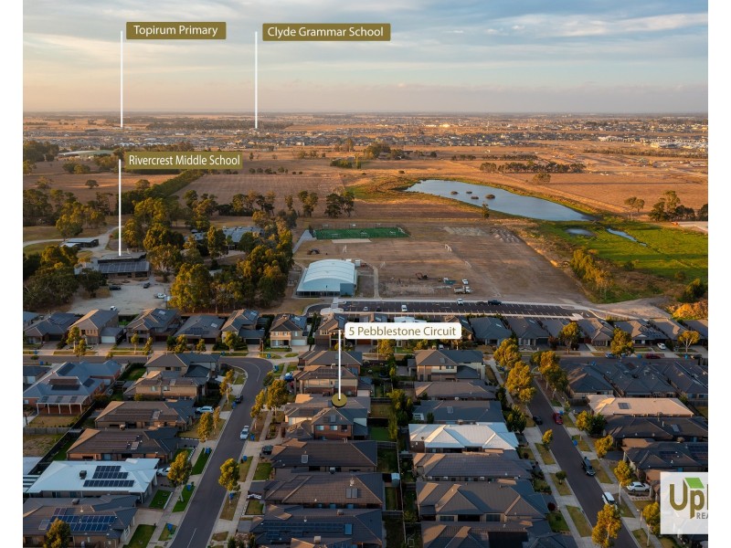 5 Pebblestone Circuit, Clyde North VIC 3978