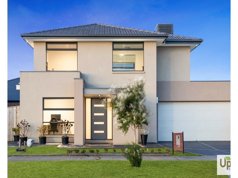39 Plymouth Boulevard, Clyde North VIC 3978