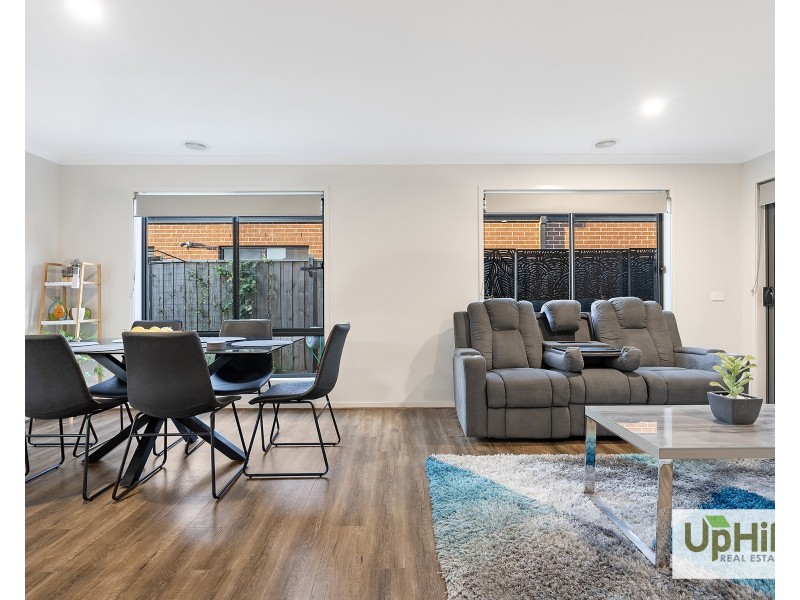 39 Plymouth Boulevard, Clyde North VIC 3978