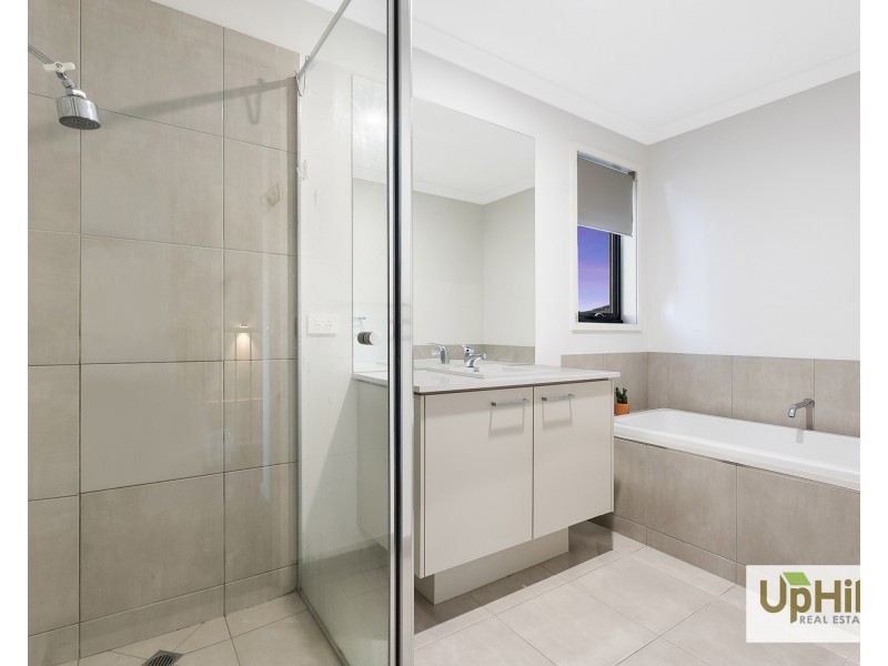 39 Plymouth Boulevard, Clyde North VIC 3978
