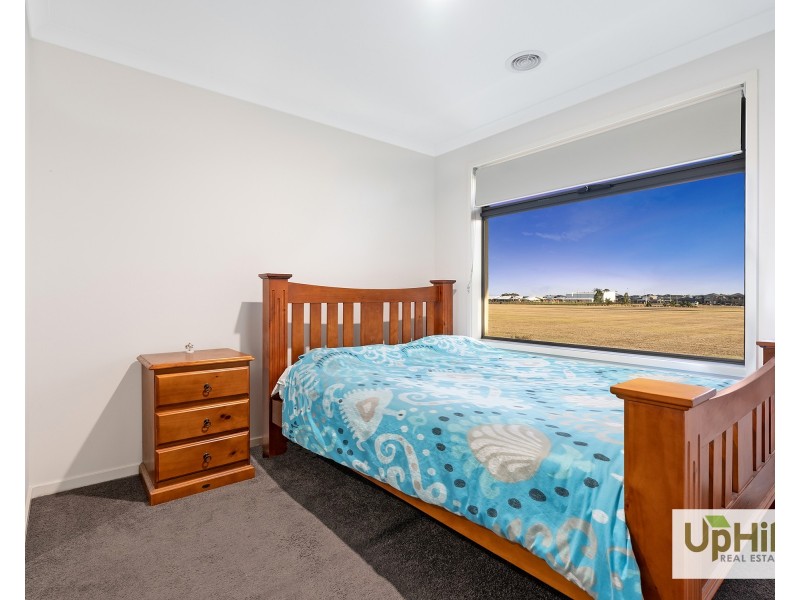 39 Plymouth Boulevard, Clyde North VIC 3978
