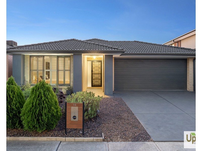 18 Palacio Terrace, Clyde North VIC 3978