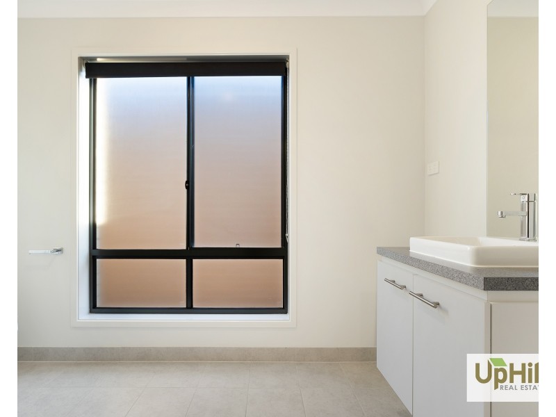 18 Palacio Terrace, Clyde North VIC 3978