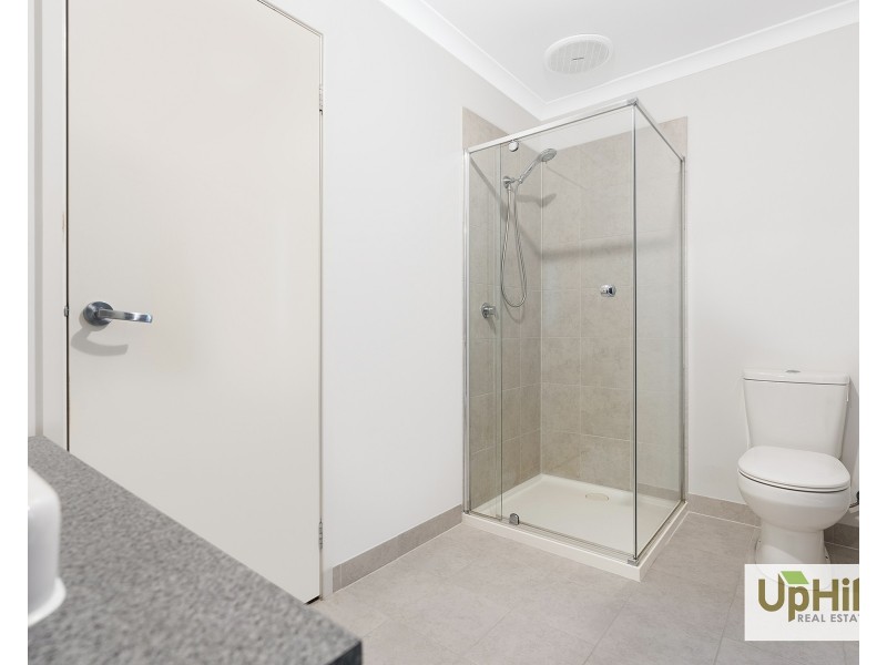 18 Palacio Terrace, Clyde North VIC 3978