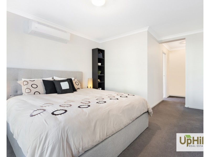 18 Palacio Terrace, Clyde North VIC 3978