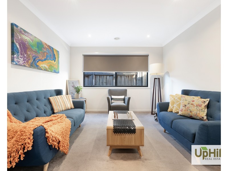 18 Palacio Terrace, Clyde North VIC 3978