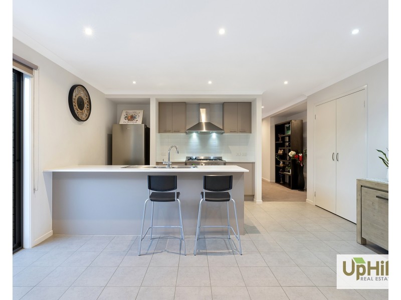 18 Palacio Terrace, Clyde North VIC 3978