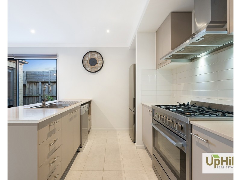 18 Palacio Terrace, Clyde North VIC 3978