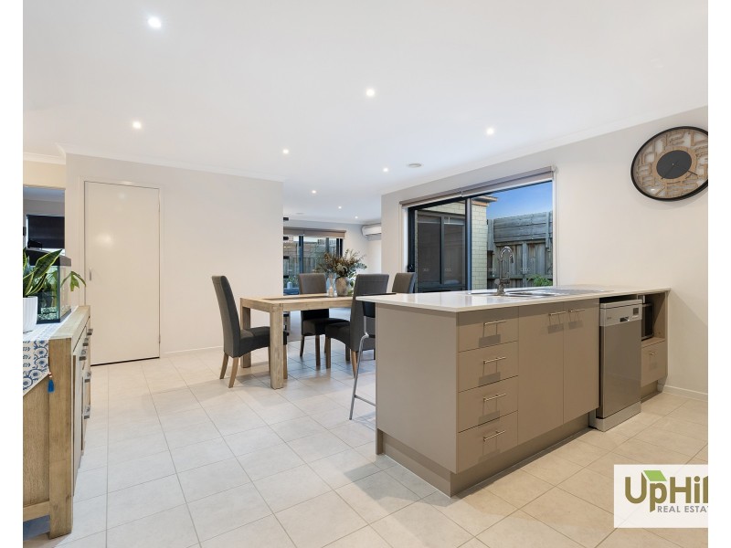 18 Palacio Terrace, Clyde North VIC 3978